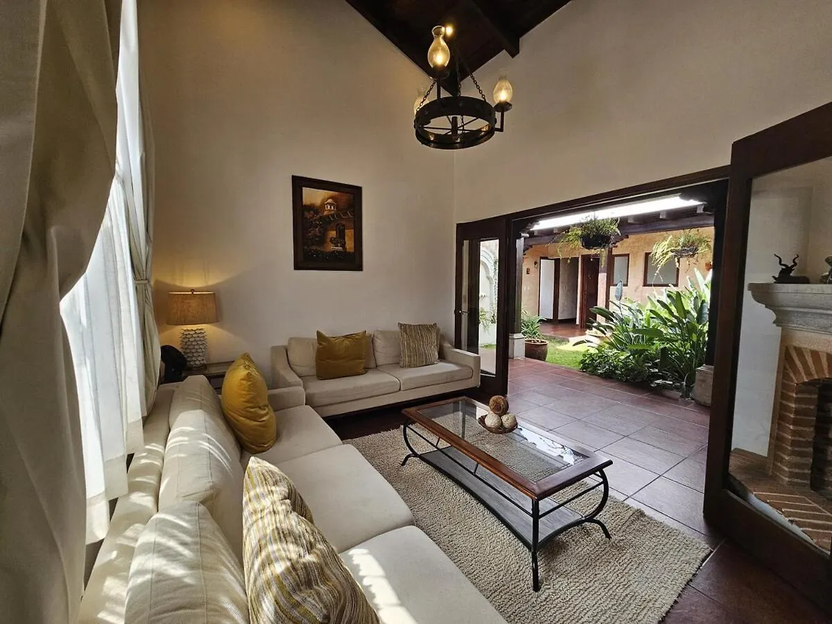 Charming Colonial - Hot Tub - Walk To Antigua Ctr