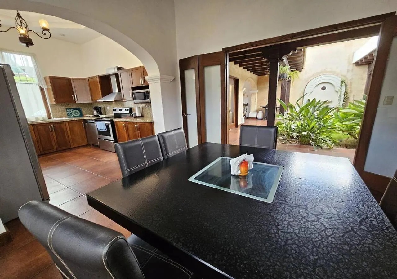 Willa Charming Colonial - Hot Tub - Walk To Antigua Ctr